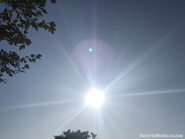 No Chemtrails, Air is Fresh and Clear, August 4, 2019, Today’s Sun, TodaysSun, Solaris Modalis, SolarisModalis, Clear sky, Rainbow at Sun, Crown, Sun, the sun’s rays